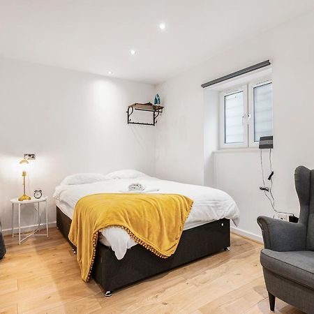 Appartamento Beautiful Hyde Park Studio Flat Londra Esterno foto